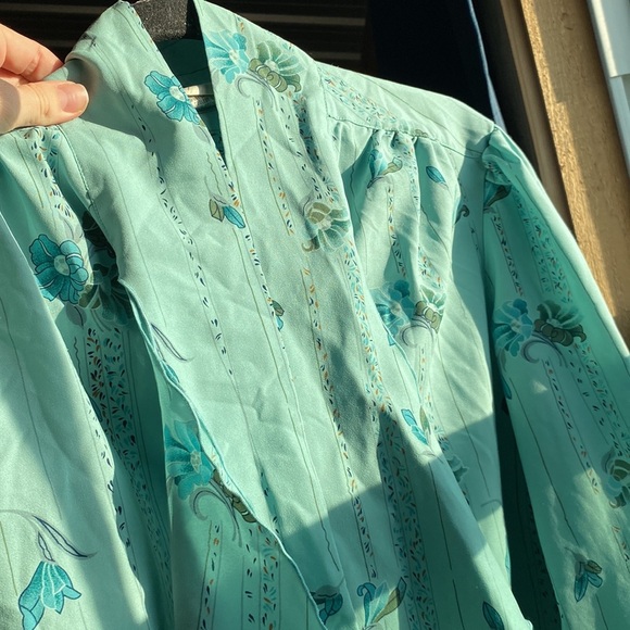 Vintage Neck Bow Blouse - Picture 9 of 10